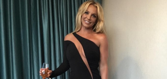 Internet bruji o zavodljivoj haljini Britney Spears: Je li i vama HOT?