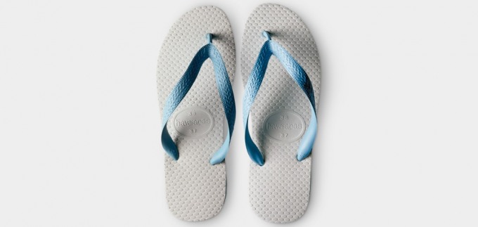 Replika prvog para Havaianasica u njujorškom Muzeju MoMA