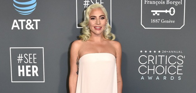 Lady Gaga pokazala ženstvenu stranu u čarobnoj svilenoj haljini