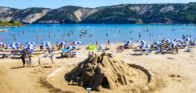 Pješčane skulpture opet vladaju Rajskom plažom u Loparu