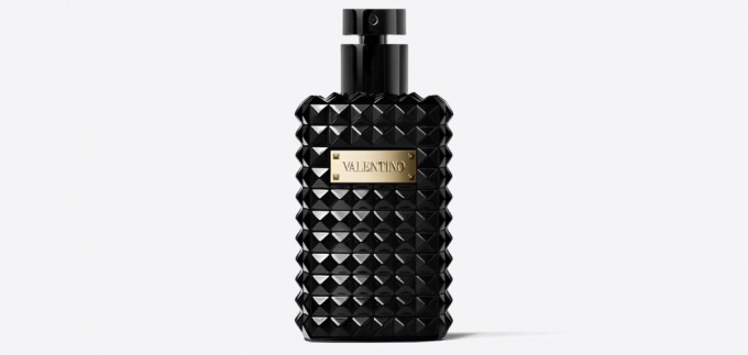 Želimo mirisati na Valentino Noir Absolu Oud Essence!