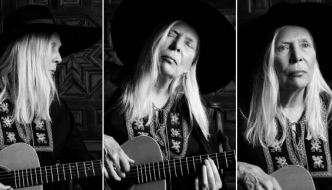 71-godišnja Joni Mitchell pozirala za Saint Laurent