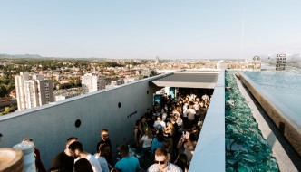Kako izgleda partijanje na krovu hotela Zonar u Zagrebu
