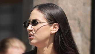 Chanel mokasinke kombinirala je s jako lijepom haljinom