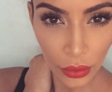 Kim Kardashian West želi donirati 1.000 pari cipela